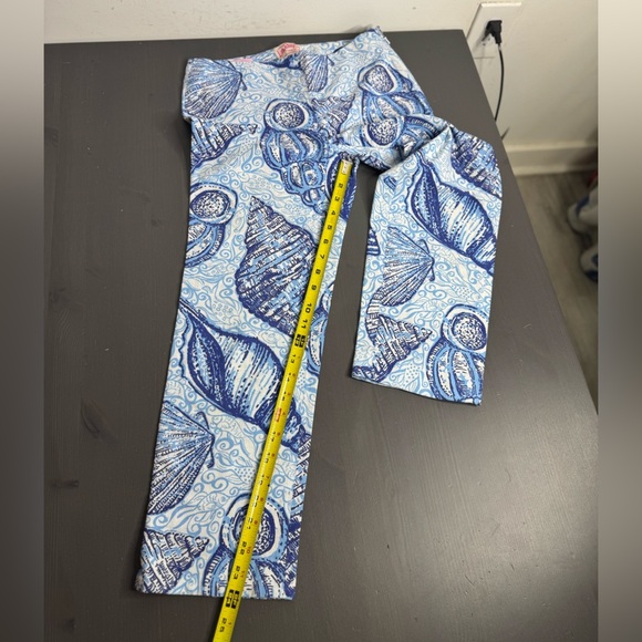 Lilly Pulitzer Resort Fit Pants Size 8 Stuffed Shells Print Cropped Blue - Picture 7 of 7